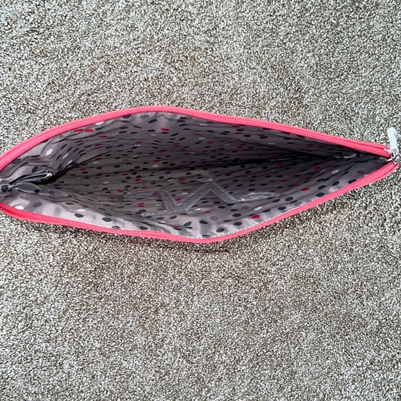 Jewell by Thirty-One Laptop or Ipad Case or Sleeve, Coral, Initial N - Picture 3 of 7